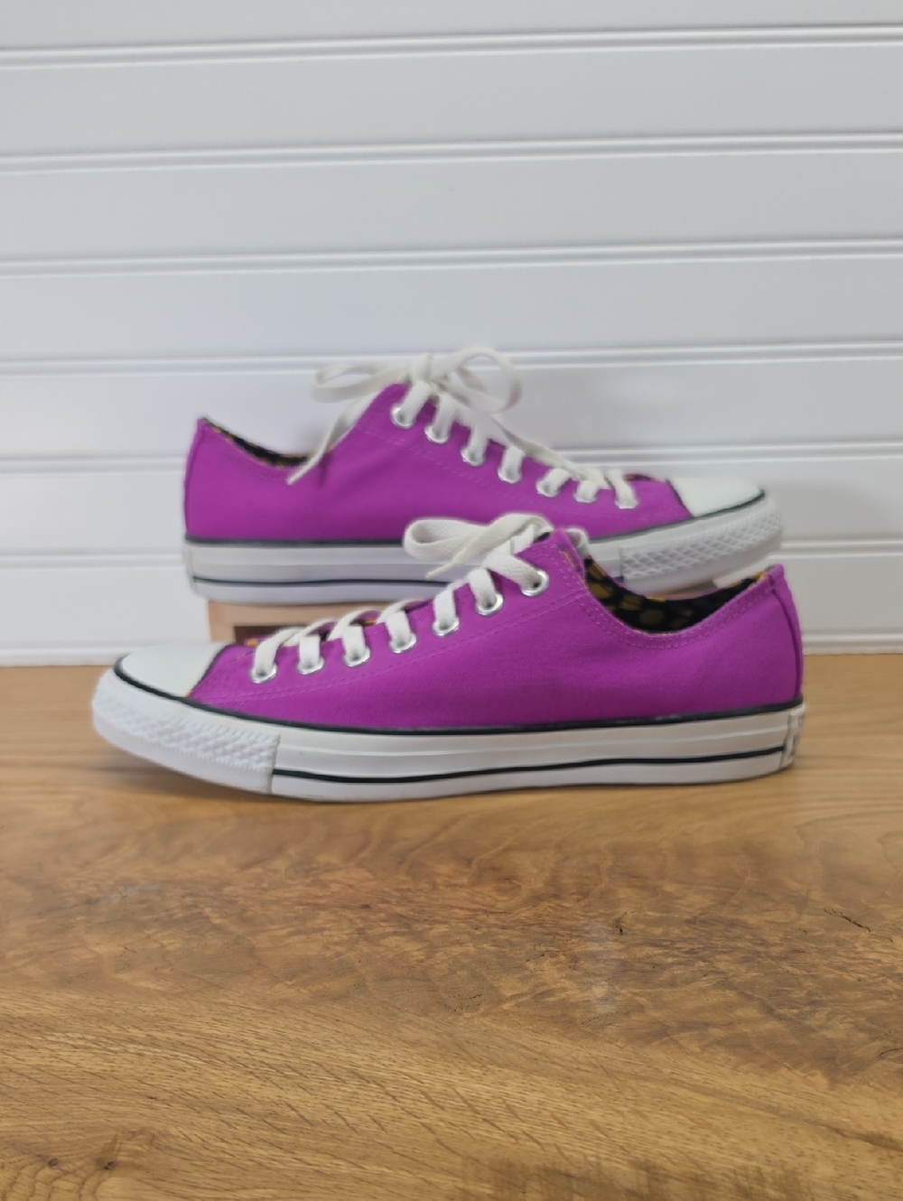 Converse Chuck Taylor AllStar Low Top Size 11 In Purple Cactus Leopard Interior